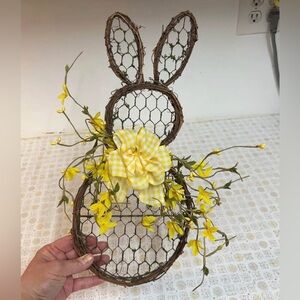 Easter Bunny grapevine/chicken wire decor